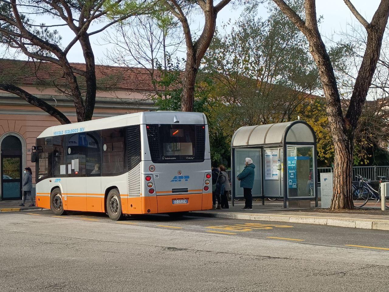 Copertina per Autisti di autobus a letto con l'influenza, Apt rivede corse e tratte a Gorizia